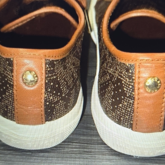 Michael Kor's Monogrammed Brown Sneakers W/ Gold Inside & MK Charm Luxury Sz 8 - Picture 5 of 16